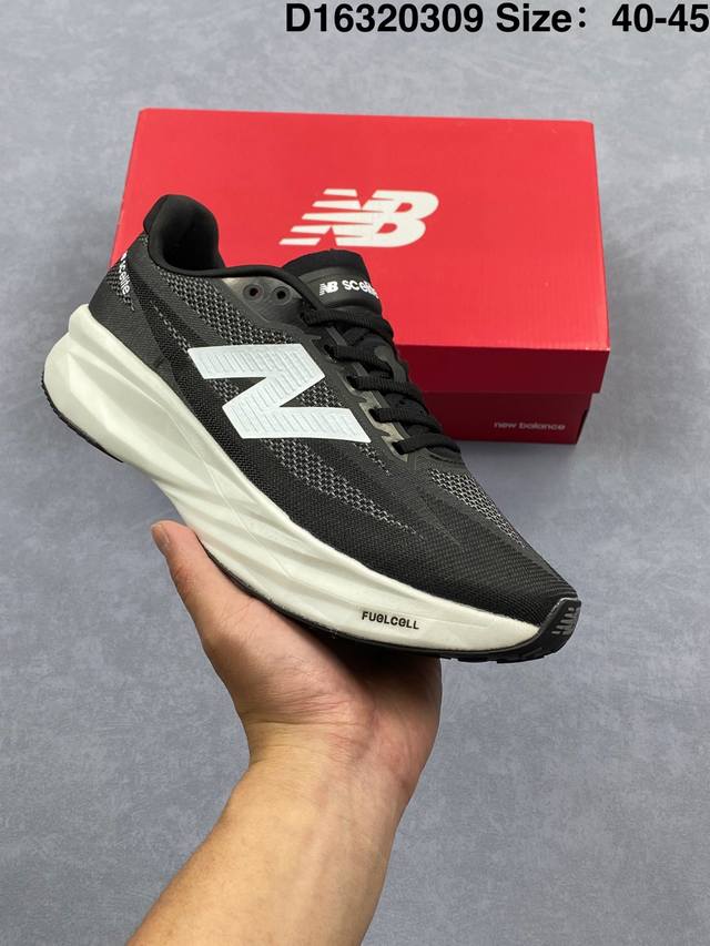 220 New Balance 新百伦 休闲跑步鞋 Mrcelvd4 尺码：36 37 37.5 38 38.5 39.5 40 40.5 41.5 42 42