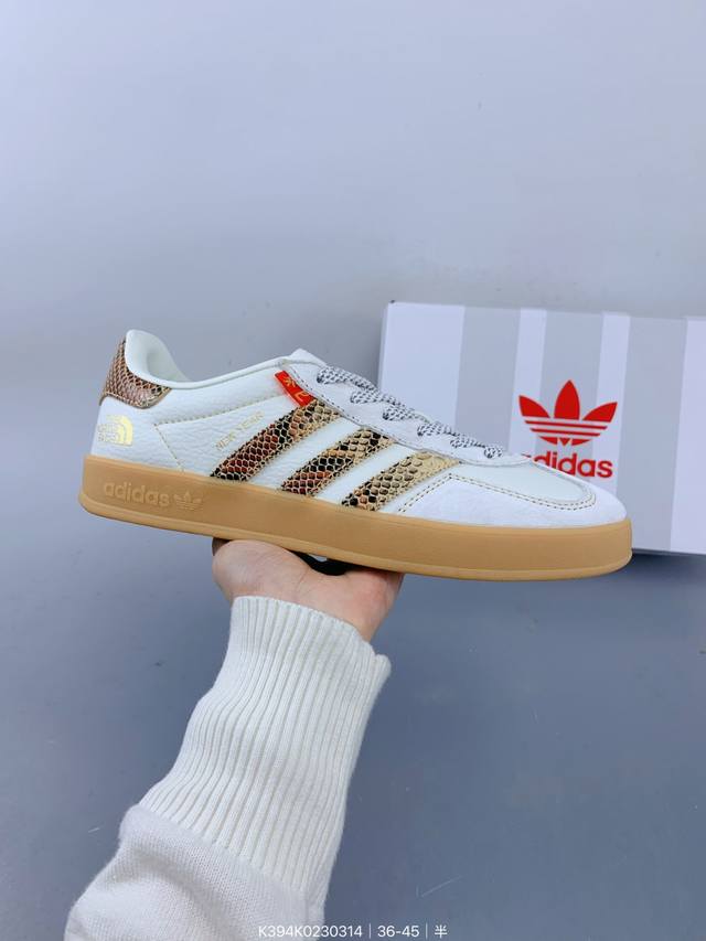 ：230 Samba Og Adidas 德训鞋 桑巴定制 高端定制 大厂纯原品质出货 超高清洁度 细节完美 舒适百搭 低帮休闲板鞋 男女同款。穿上它会给您带