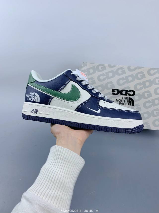 ：260 耐克 Nike Air Force 1“07空军一号低帮百搭休闲运动板鞋。柔软、弹性十足的缓震性能和出色的中底设计，横跨复古与现代的外型结合，造就出风