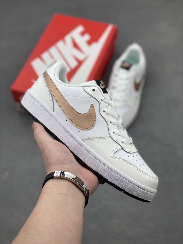 超级福利 核心特价100 长期补货 Nike Court Borough Low 低帮百搭透气休闲运动板鞋男女鞋 经典耐用的设计，兼顾舒适脚感和出众风范，演绎匠