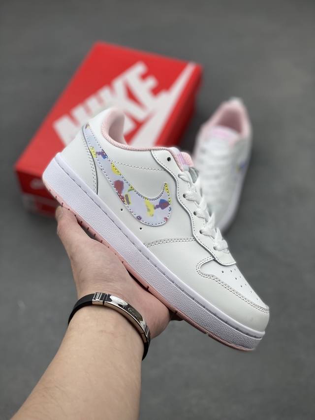 超级福利 核心特价100 长期补货 Nike Court Borough Low 低帮百搭透气休闲运动板鞋男女鞋 经典耐用的设计，兼顾舒适脚感和出众风范，演绎匠