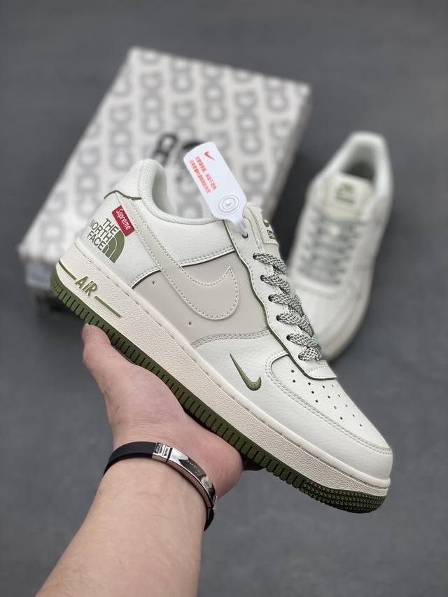 本地自取260 海外限量发售！公司级Nike Air Force 1 '07 Low “Supreme北面联名--米白透心绿”空军一号 低帮 运动鞋 休闲鞋 折