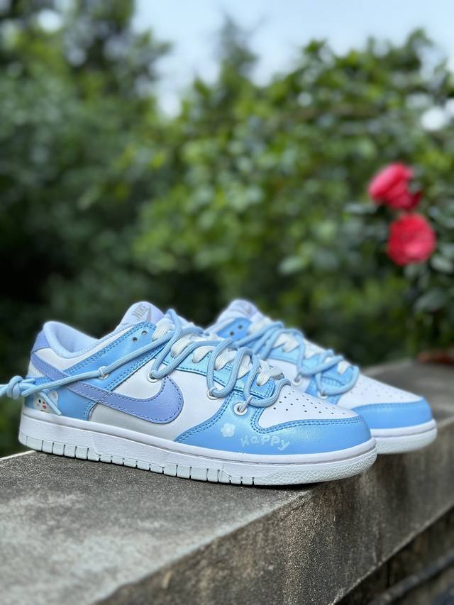 定制礼盒nike Dunk Sb Low 解构 绑带礼盒装 官方同步新色 原装级产物 高街 可爱小白兔 蓝白 拒绝公底 立体鞋型 细节完美 高清洁度 购置公司同