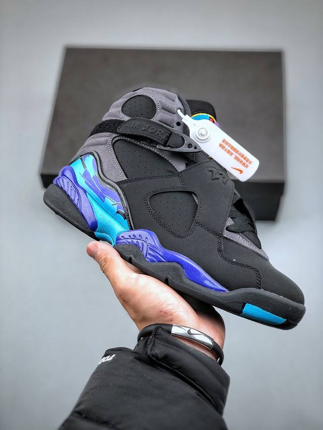 Air Jordan 8 Aqua Aj8 乔8水鬼配色 篮球鞋 30538 25 #水鬼配色的此番亮相以忠于元年的黑色牛巴革呈现 沉稳和厚实的氛围之下 中底和