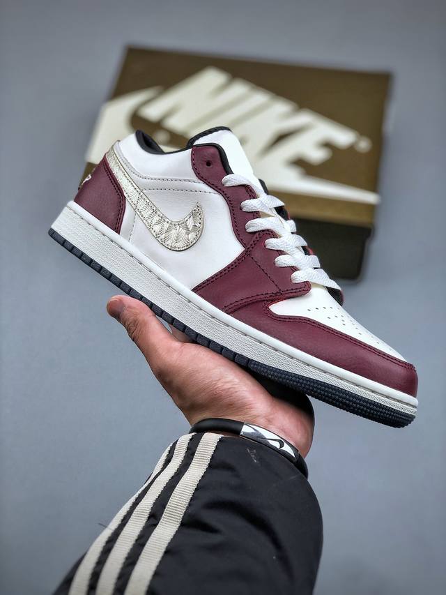 Nike Air Jordan 1 Low Se 龙年白酒红金黄 目前市售最高品质出货 原鞋开发 平台订单专用代工流水线打造 一眼公司货既视感 每一个配色均采购