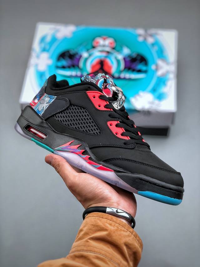 Air Jordan 5 Low Chinese New Year Aj5 乔5中国新年主题 低帮篮球鞋 84047 60 #配色以黑色的整体鞋身点缀红外色细节