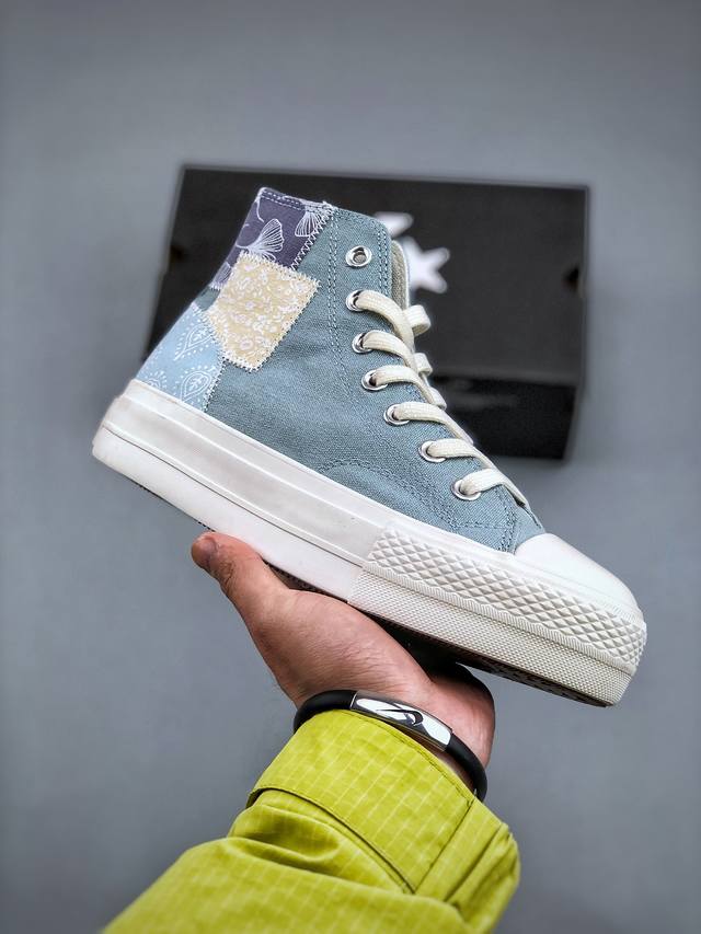 Converse Chuck 1970S 蓝白花卉拼接 匡威新品 小红书爆款 花卉补丁帆布鞋 采用花朵贴片和精巧缝线 搭配水洗牛仔面料 将手工感工艺与经典鞋型巧