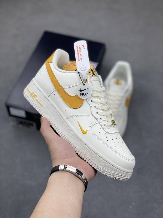 套现开学季 版本 Nike Air Force 1 Low '07 40周年纪念款空军一号低帮休闲板鞋 米白黄 Dq7658-105 尺码 36 36.5 37