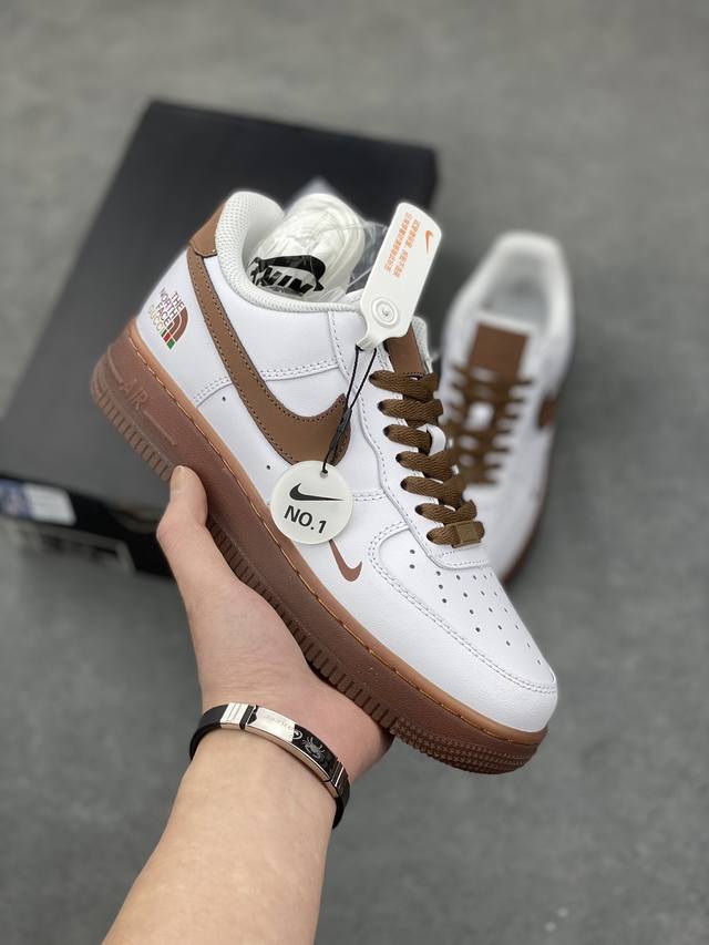 套现开学季 版本 耐克nike Air Force 1 07 空军一号低帮百搭休闲运动板鞋 柔软 弹性十足的缓震性能和出色的中底设计 横跨复古与现代的外型结合