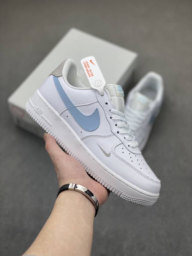 耐克nike Air Force 1 Low 空军一号低帮百搭休闲运动板鞋 柔软 弹性十足的缓震性能和出色的中底设计 横跨复古与现代的外型结合 造就出风靡全球三