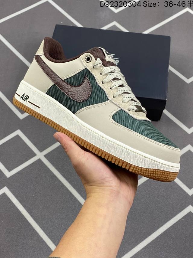 耐克nike Air Force 1 Low 空军一号低帮百搭休闲运动板鞋 柔软 弹性十足的缓震性能和出色的中底设计 横跨复古与现代的外型结合 造就出风靡全球三