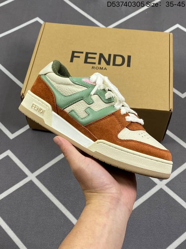 Fendi 芬迪 采用荔枝纹纤维皮革组合翻毛皮鞋面材质 鞋垫嵌入发泡缓震eva材质 外置耐磨橡胶大底众明星同款 演绎流动美感意大利著名奢侈品牌 芬迪fendi