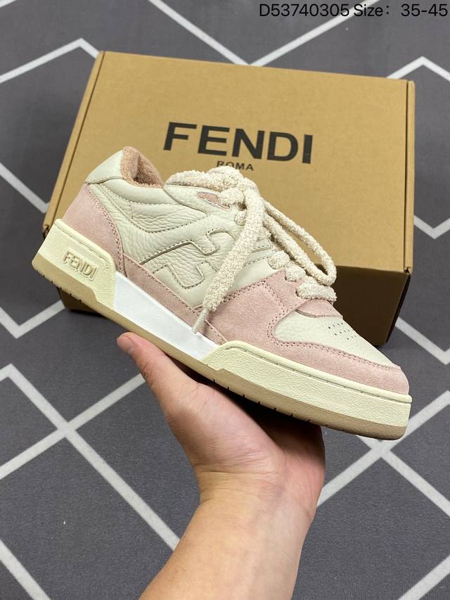 Fendi 芬迪 采用荔枝纹纤维皮革组合翻毛皮鞋面材质 鞋垫嵌入发泡缓震eva材质 外置耐磨橡胶大底众明星同款 演绎流动美感意大利著名奢侈品牌 芬迪fendi