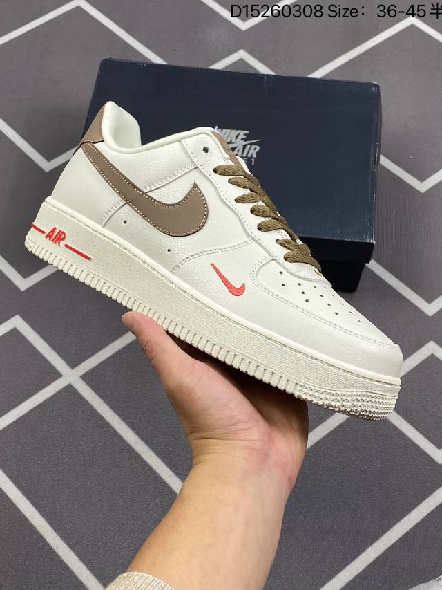 耐克 Nike Air Force 1 07 空军一号 Af 1 低帮百搭休闲运动板鞋 柔软 弹性十足的缓震性能和出色的中底设计 横跨复古与现代的外型结合 造就