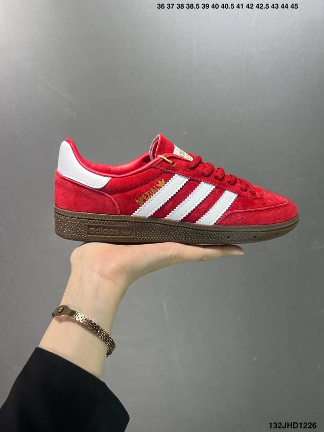 公司级ad Originals Handball Spzl 手球运动员系列百搭休闲运动板鞋 Fv1227 这款来自阿迪达斯的这款handball Spzl前身是