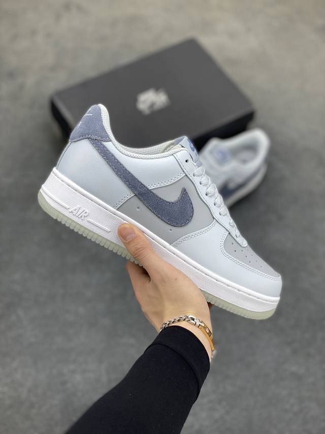 Nike Air Force 1 07 Low 空军一号低帮百搭休闲运动板鞋 柔软 弹性十足的缓震性能和出色的中底设计 横跨复古与现代的外型结合 造就出风靡全球