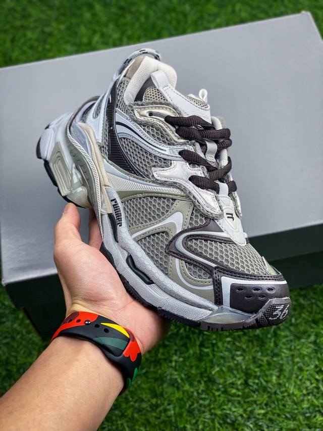 纯原级balenciaga 巴黎世家runner 户外概念鞋 男女同款 拼接式鞋面 侧面配金属质感网眼布 内面配有额外金属光泽饰件 柔软轻质中底设计 缓震回弹