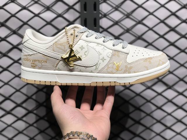 Nike Dunk 全套原楦原模倾力打造完美版型 独家原厂航空铝磨具打磨大底 鞋头坡度极致还原 无解鞋型 原盒原配 圈内天花板工艺 原厂冲刀 超高清洁度 全鞋零