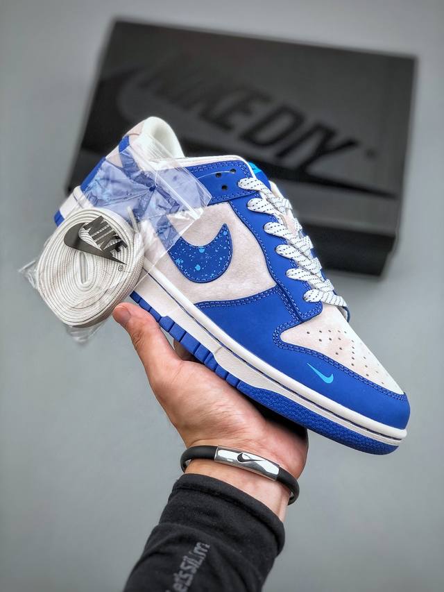 新春开年 原 Nike Dunk Low 蓝眼泪此款鞋采用近几年比较流行的版型设计 外观时尚大气 鞋底采用耐磨的材质 穿上它 让您在平时生活和工作中都会感觉到舒