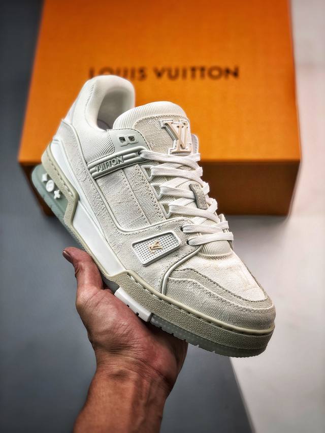 某知名代号大厂纯原lv Trainer Sneaker 白牛仔 新晋大厂纯原出品 低帮休闲运动板鞋 #升级厚实抽屉礼品鞋盒及全套代购包装说明书防尘布袋物件#采用