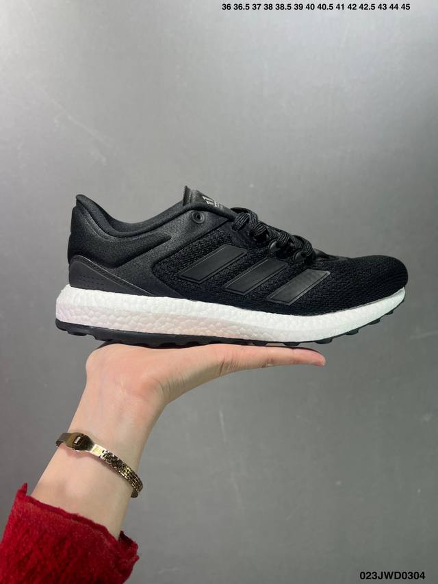 公司级ad Pureboost Select 阿迪轻便透气爆米花休闲跑鞋 鞋款保持独特造型以及s型后跟设计 两侧支撑条提供安全稳定的支撑作用,后跟支撑片采用了u