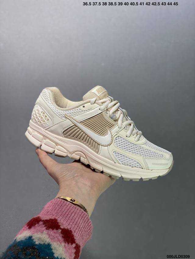 公司级nike V2K Runtekk 减震防滑复古低帮跑步鞋 材质上使用大面积网眼 皮革 Tpu 组成 支撑和透气性肯定不错 中底处由 Cushlon 泡绵打