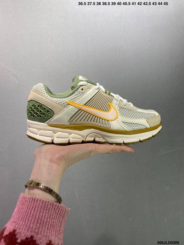 公司级nike V2K Runtekk 减震防滑复古低帮跑步鞋 材质上使用大面积网眼 皮革 Tpu 组成 支撑和透气性肯定不错 中底处由 Cushlon 泡绵打