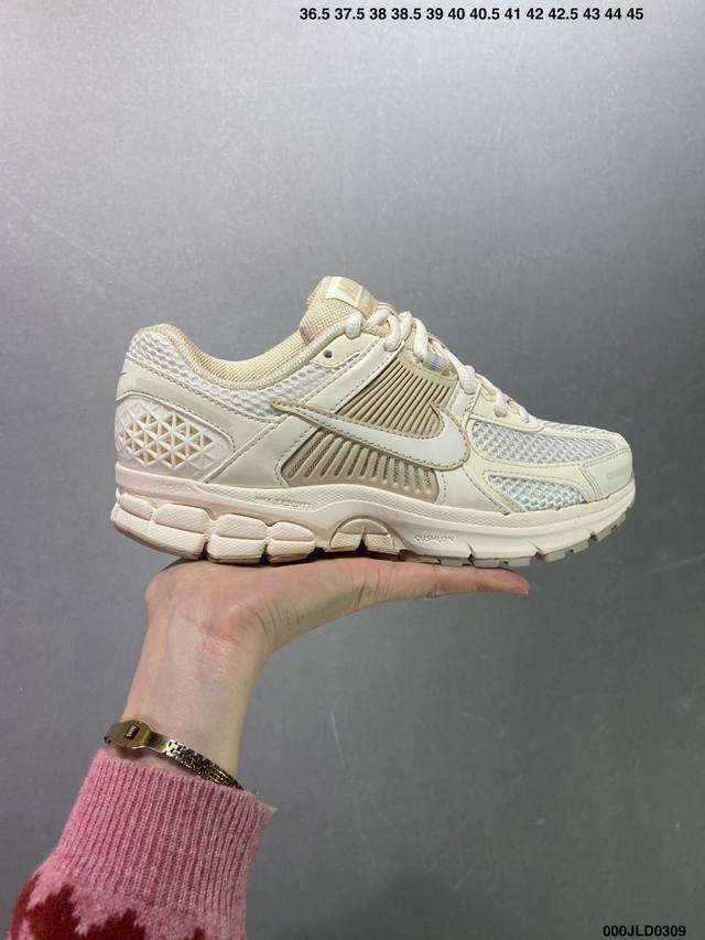 公司级nike V2K Runtekk 减震防滑复古低帮跑步鞋 材质上使用大面积网眼 皮革 Tpu 组成 支撑和透气性肯定不错 中底处由 Cushlon 泡绵打