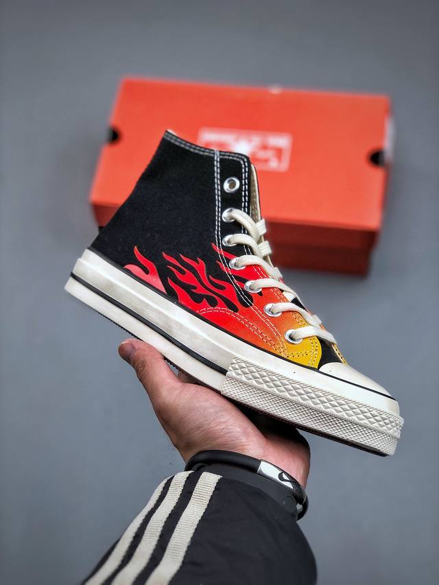 Converse 匡威经典复古火焰高帮重磅回归 Converse 匡威1970S Ctas 70 Hi经典复古火焰高帮黑红拼接帆布鞋 原厂亮油 双层布围条 硫化