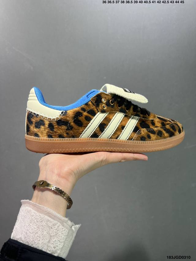 复古风十足 联乘英国设计师品牌wales Bonner X Adidas Originals Samba Classic Black Pony 桑巴舞系列绅士德