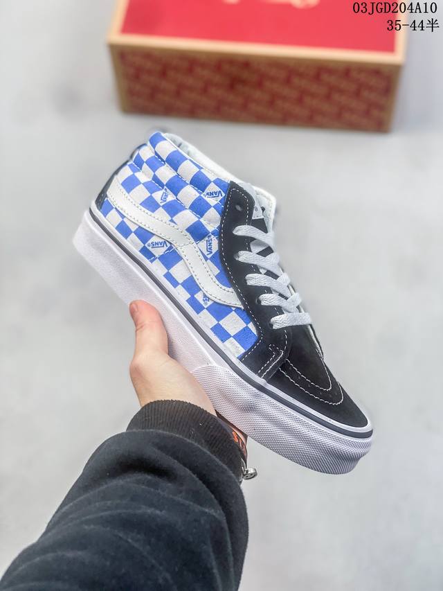 公司级万斯vans Sk8-Mid 蓝白棋盘格 令人欲罢不能的棋盘格 不允许你没有 经典棋盘格 百看不腻 这个冬季vans邀请你来一起下棋 Size 35 36