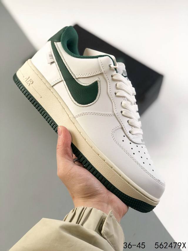 真标带半码 耐克nike Air Force 1 Low 空军一号 低帮百搭休闲运动板鞋 柔软 弹性十足的缓震性能和出色的中底设计 横跨复古与现代的外型结合 造