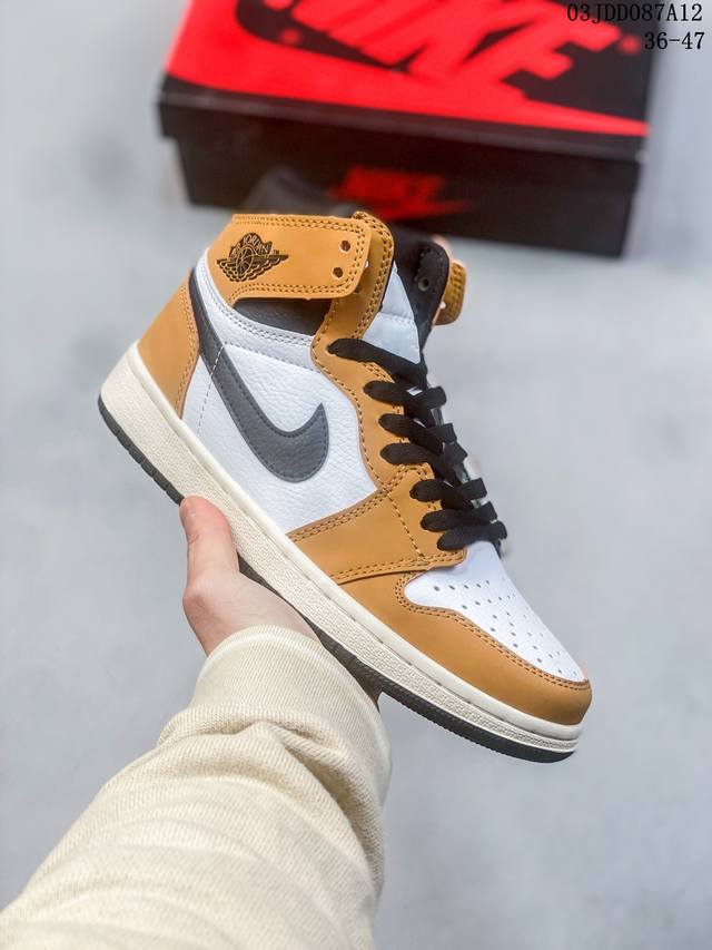 耐克 乔丹air Jordan 1 Low Aj1 乔1 乔丹1代aj1 高帮复古文化休闲运动篮球鞋 从1985 年面世的元年款汲取设计灵感 采用简洁大方的经典