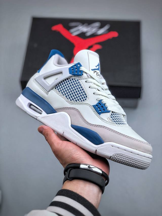 Air Jordan 4 Retro Military Blue Aj4 乔4白蓝灰元年配色 #采用经典的白色 军蓝色和中性灰色为配色方案 以白色皮革鞋面 鞋头