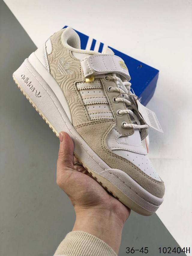 真标带半码 阿迪达斯adidas Forum 84 Low 魔术贴 低帮百搭潮流休闲运动板鞋 以复古篮球鞋的外形为基础 采用皮革拼接 简约百搭 更加贴合舒适 中