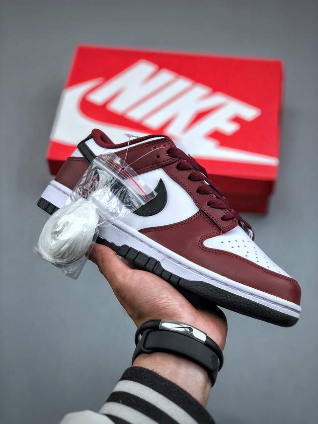 Nike Sb Zoom Dunk Low 板鞋 系列经典百搭休闲运动板鞋加厚鞋舌的填充 使舒适性大大提升 同时也更方便穿脱中底部分则加入了脚感柔软舒适zoom