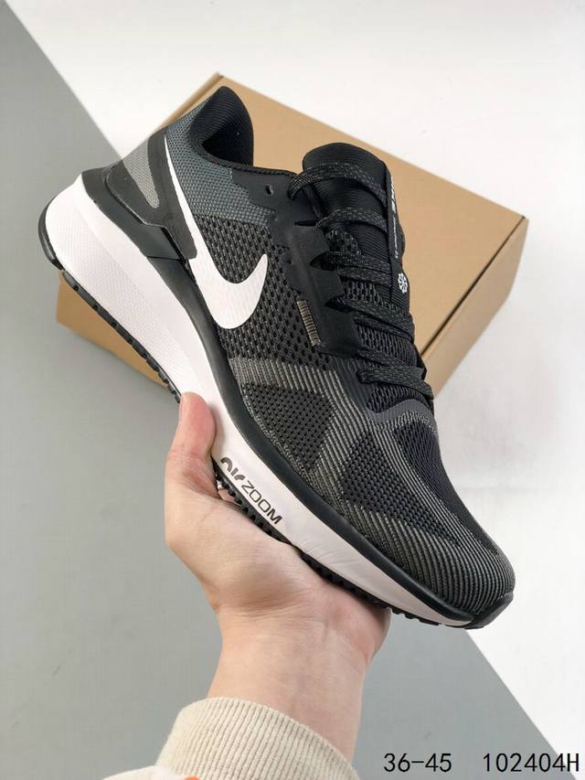 耐克 Nike Zoom Winflo 25 登月25代 跑鞋透气缓震疾速跑鞋 采用透气网眼鞋面搭配外翻式鞋口 为脚跟区域营造出色舒适度 而在鞋底部分 搭载全掌