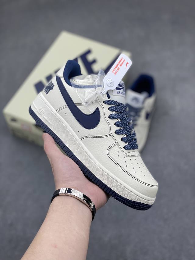 洛杉矶潮牌店限量发售 公司级 Undefeated X Nike Air Force 1 Low 米深蓝 空军一号低帮休闲板鞋 定制皮料 原装定制鞋盒 炫彩反光