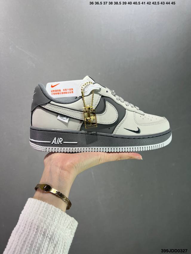 耐克nike Air Force 1 Low 空军一号低帮百搭休闲运动板鞋 柔软 弹性十足的缓震性能和出色的中底设计 横跨复古与现代的外型结合 造就出风靡全球三