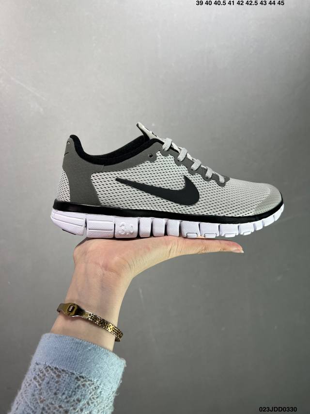 耐克官方 Nike Free 3.0皮面 跑步鞋 鞋底密集的切割纹理柔韧灵活 提供极致的赤足体验货号 354574-003尺码 40 40.5 41 42 42