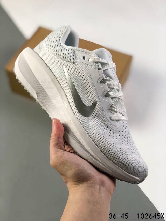 真标带半码 耐克nike Zoom Winflo 11 登月w11轻质透气休闲运动跑步鞋 升级中底为cushlon St 材质上更显得轻盈透气 耐磨性提高同时也