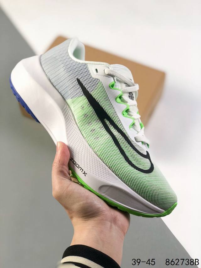 真标带半码 耐克nike Zoom Fly 5超弹透气轻量跑步鞋鞋款搭载 Flyknit 材料 出众弹性 易于穿脱 采用react技术 轻盈耐 跑步健身房锻炼最