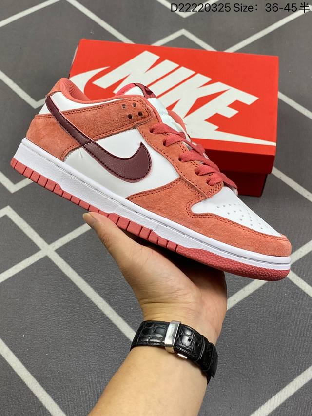 耐克 Nike Dunk Low 运动鞋复古滑板鞋 尽情迈步 彰显个性风采 采用天然皮革 经久耐穿 塑就如元年款 Dunk 般的复古质感 鞋头透气孔 搭配鞋口和