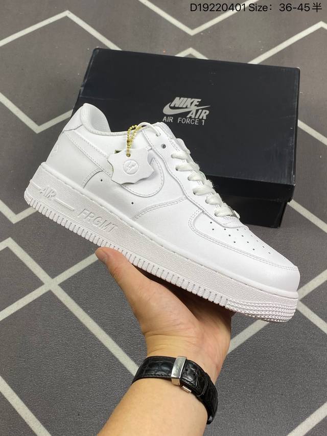 耐克nike Air Force 1 Low 空军一号百搭休闲运动板鞋 柔软 弹性十足的缓震性能和出色的中底设计 横跨复古与现代的外型结合 造就出风靡全球三十多