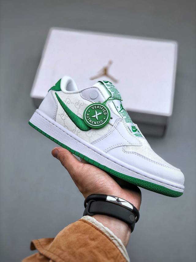 Air Jordan 1 Low Slip Shadow 全新配色刺绣勾 解构风 乔丹篮球鞋系列 这款特别版采用无鞋带设计 容易穿脱 更有独特刺绣swoosh标