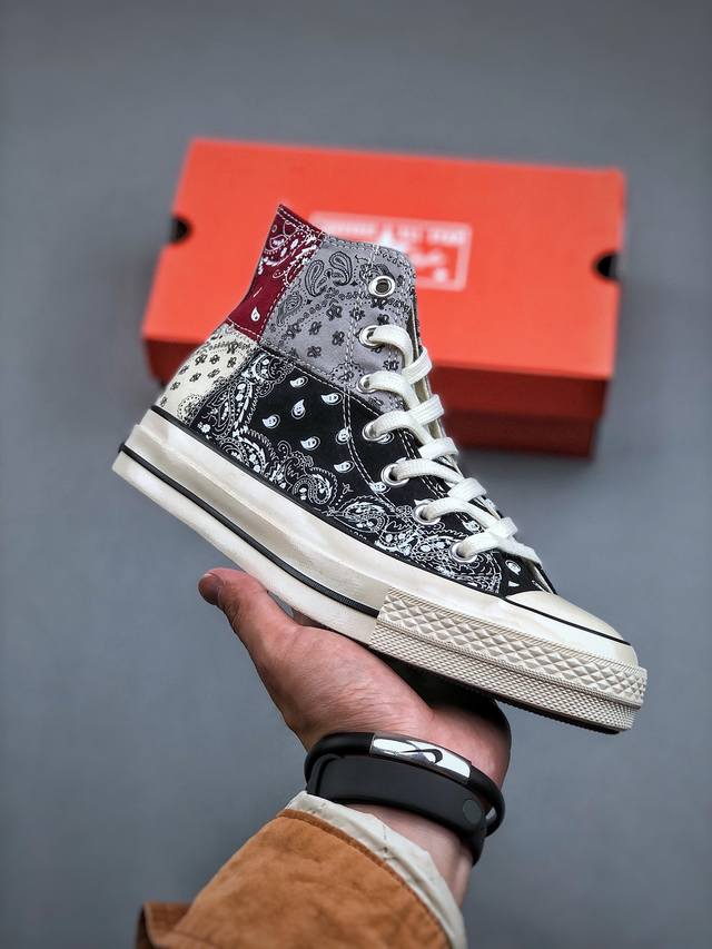 Converse Paisley Pathwork 匡威 1970S拼接腰果花 匡威这次腰果花的设计非常新颖 在腰果花的元素上再加上了色块与色块之间的拼接设计