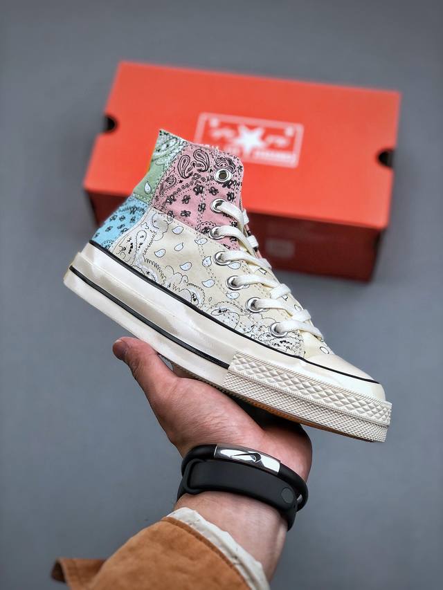 Converse Paisley Pathwork 匡威 1970S拼接腰果花 匡威这次腰果花的设计非常新颖 在腰果花的元素上再加上了色块与色块之间的拼接设计