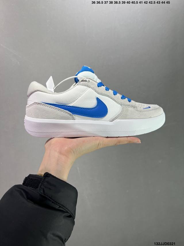 耐克nike Sb Force 58是一款将前沿创新带入街头的单品 它具有硫化杯底 具有出色的耐用性和灵活性 使用帆布和绒面革 在饰面上放置通风口 它自始至终都