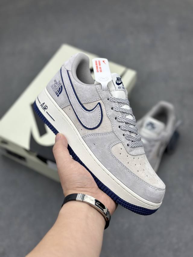 海外限量发售 公司级nike Air Force 1 '07 Low 北面联名--米灰蓝猪八 空军一号 低帮 运动鞋 休闲鞋 折边针车 工艺难度大 原楦头原纸板