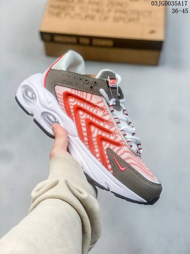 耐克nike休闲鞋经典air Max Tw运动鞋气垫缓震老爹鞋 季节限定 小气垫慢跑 增高老爹鞋厚底 以轻薄利落的外观再现元年款篮球鞋的非凡魅力 该鞋款采用织物